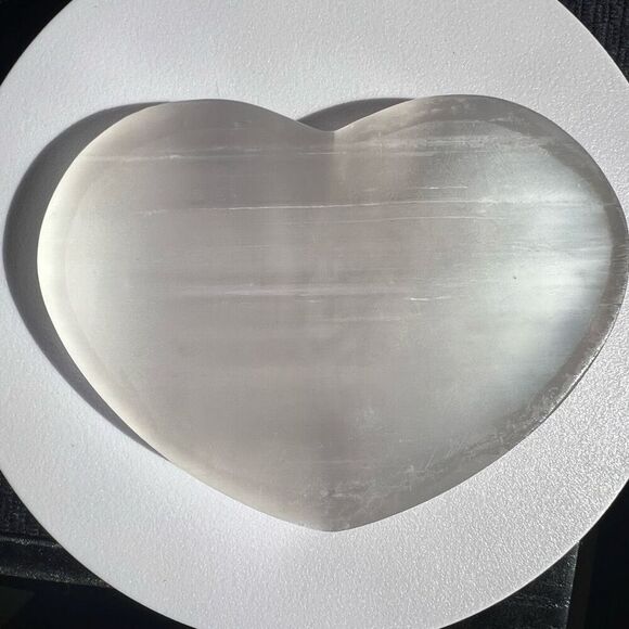 Selenite Crystal Heart‎ Shaped Dish - Picture 3 of 12